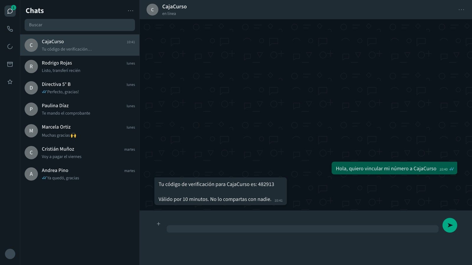 El chat con el bot mostrando el código de verificación
