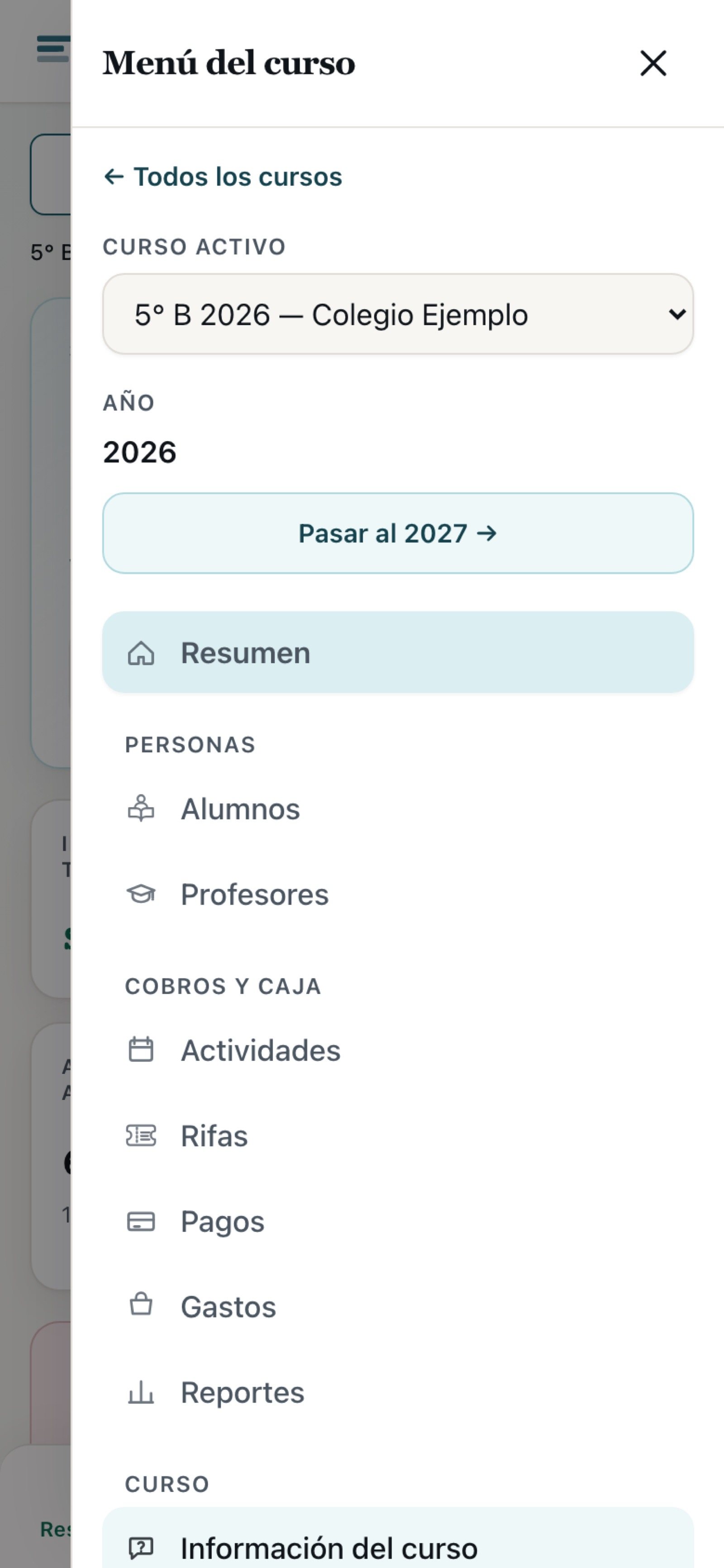 Menú del curso en el teléfono, con el bloque Año y el botón para pasar al año siguiente